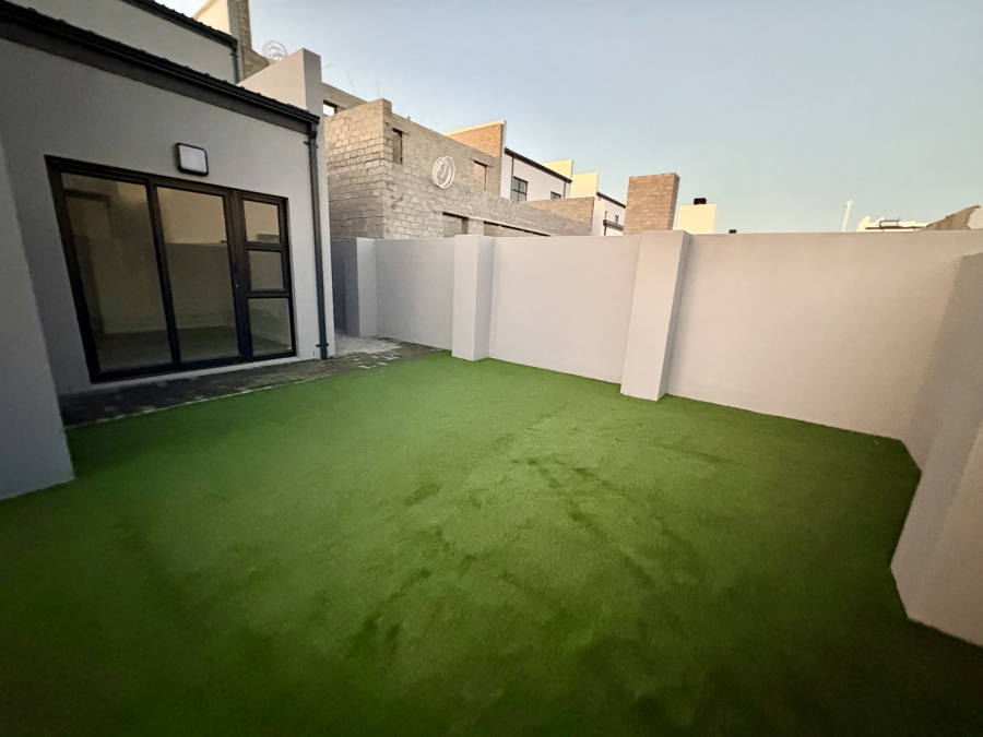 To Let 4 Bedroom Property for Rent in Sandown Western Cape